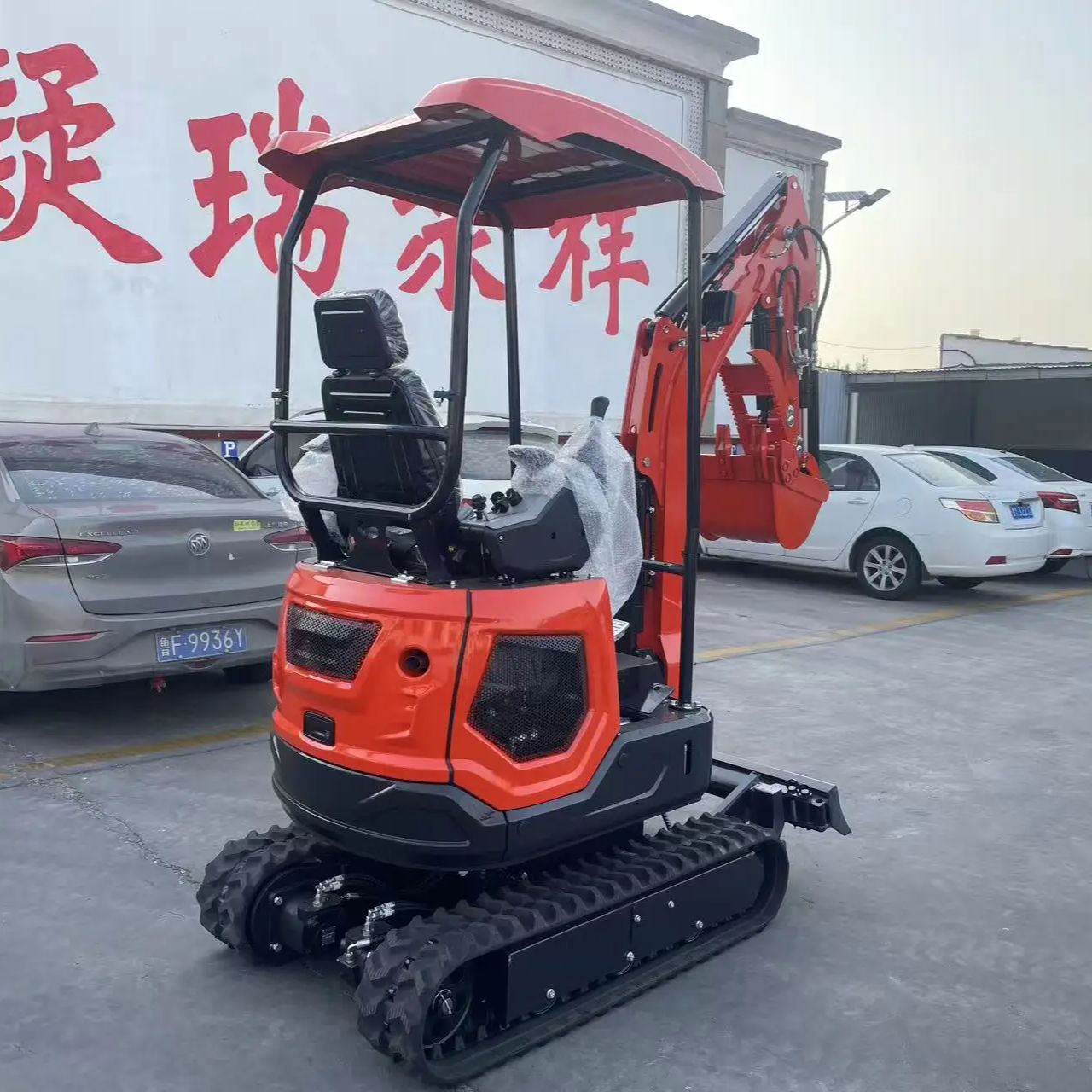 1.8-ton compact construction e - Heavy Equipment Landscaping のレビューと価格